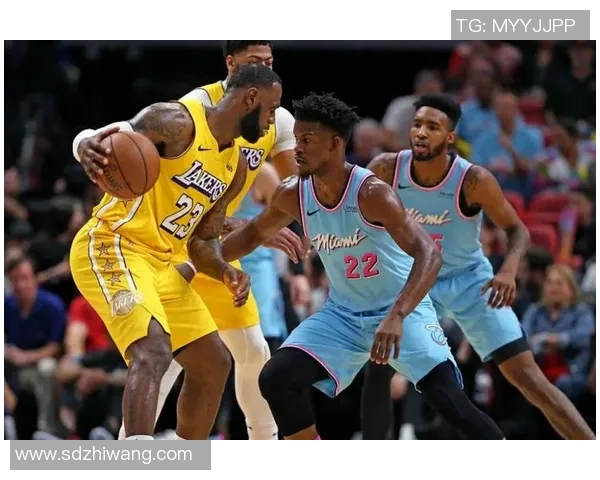 2020年10月1日湖人与热火的精彩对决全场录像回放与分析